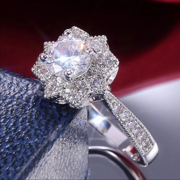 New Round Cut Flower 925 Silver Women’s Ring - Picture 3 of 6